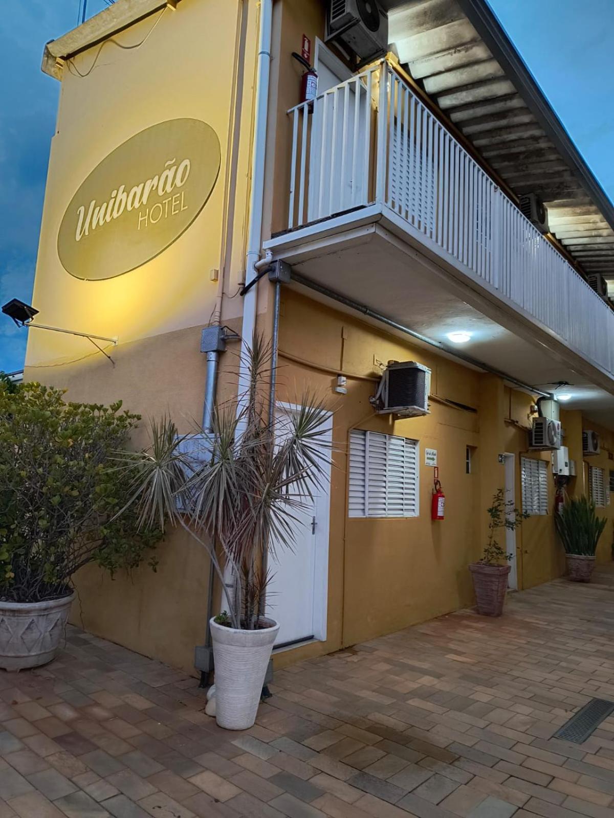 Unibarao Hotel -Proximo As Universidades Unicamp-Puc-Hospitais -Bancos-Restaurantes-Praca Capital -Shopping Dom Pedro - Expo Dom Pedro-Ceasa カンピーナス エクステリア 写真