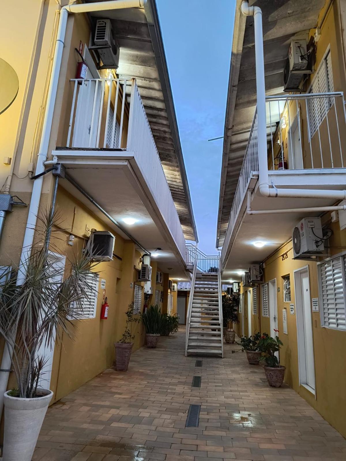 Unibarao Hotel -Proximo As Universidades Unicamp-Puc-Hospitais -Bancos-Restaurantes-Praca Capital -Shopping Dom Pedro - Expo Dom Pedro-Ceasa カンピーナス エクステリア 写真